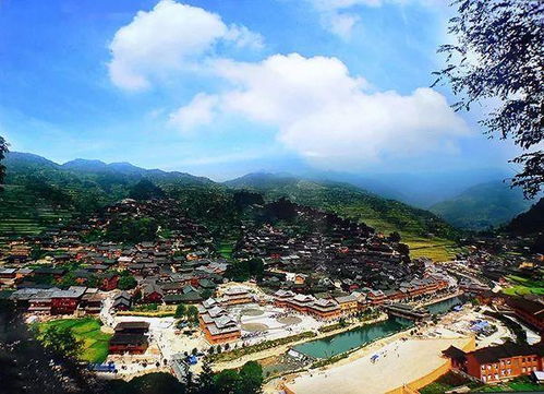 西江千户苗寨：万家灯火里的“酒桌道理”