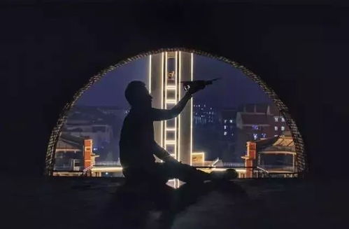 “午夜钟声”背后的象征意义：时间、 命运与宿命