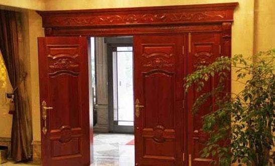 5. 木色（浅棕）——自然质朴的回归