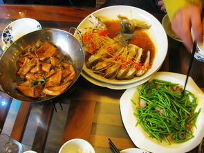 2. 夸张渲染法：欲扬先抑