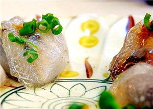 先说说吃的吧——我的天哪！这胃要爆炸了