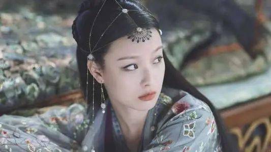 赵灵儿：天生丽质与宿命悲歌的完美融合