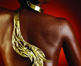 八字中偏财星达到七个或五个的女性，她们的特点是什么？