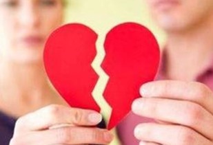 二婚男命八字中哪些特点预示婚后容易产生悔意，有哪些征兆表明男人可能面临二婚？