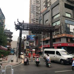 六、 商业配套与金融服务概览