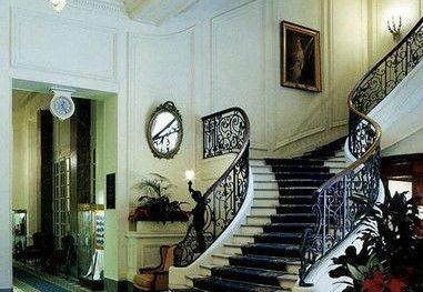 楼梯入口处大门朝向厅内，这样的设计是否会影响家居风水？