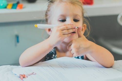 如何将女宝宝名字瑾怡改写成英文名字，并取名为钟瑾怡？