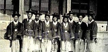 三、  政治生态与社会动荡：权力结构的异化