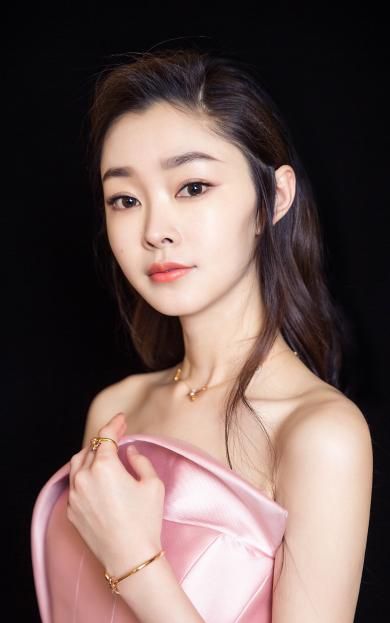 三、把明星名字塞进古典诗词里（强行拽）