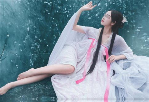 （二）音韵美感与意象联想的协同作用