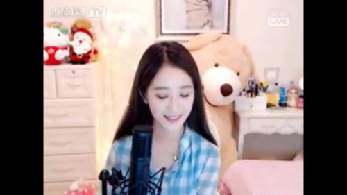 这位温柔电台主播的名字叫什么？