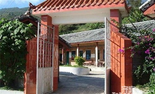 这栋楼的风水挂匾有何讲究？