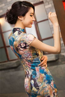 低开衩：安静内敛与沉稳自持