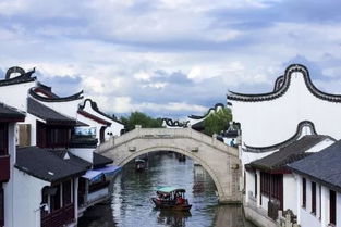 水巷与石桥：流动的诗篇