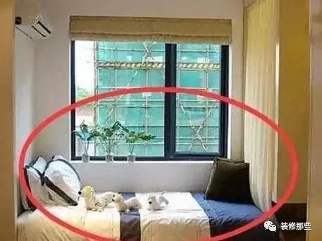 二、卧室床位摆放的风水考量