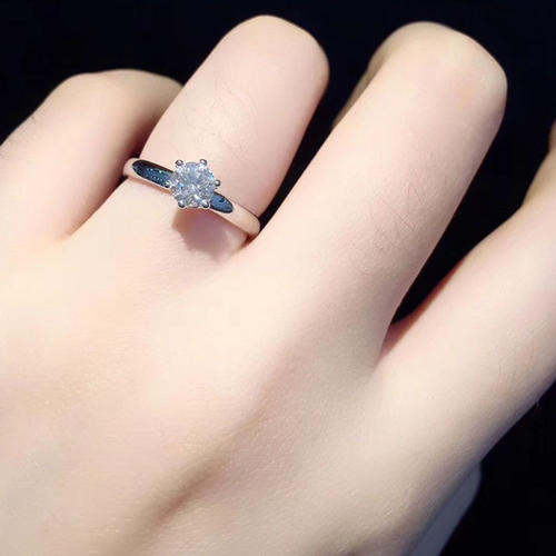 男士戴戒指风水上，左手还是右手更吉利？