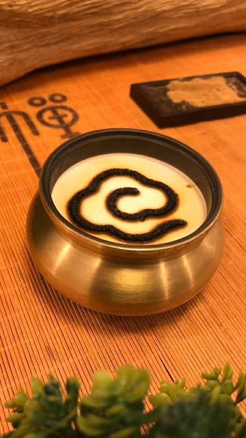 如何处理香灰以增强今日招财效果？