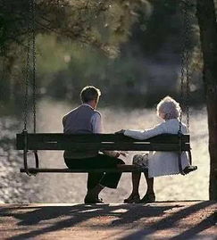 叶芝《当你老了》如何深入解读岁月流转与爱情永恒的深刻内涵？