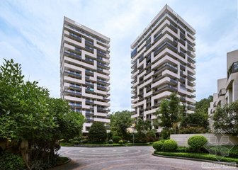 周边环境的影响：避免急风或静止的气场