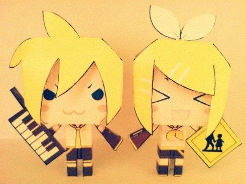 女可爱萌这样的昵称，如何用两个字叠词来提问，表达出对这种昵称的喜爱或好奇呢？