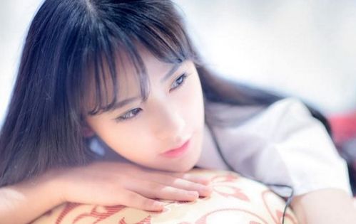 案例一：生肖鼠 + 星座白羊 + 风水火属性 = “悦焱” ✨✨✨
解释：鼠年机灵+白羊冲动+火属性热情 = “悦焱”，读音像是‘月亮在燃烧’，浪漫到爆炸！ 🎆🎇🚀 
优点：活泼且带点小叛逆；缺点：有时候会把灯泡烧掉。
建议搭配颜色：红+橙+金属银（闪闪发光）！⚡️⚡️⚡️