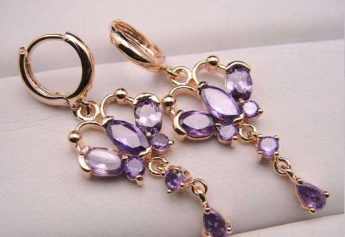 五行缺火的人，是否适合同过佩戴金饰来增强喜用神？