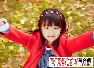 女孩名字中的彤字寓意是什么？如何搭配彤色更显优雅？