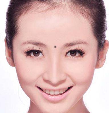 2. 鼻准鼻梁有痣：诱惑面前的意志力缺失