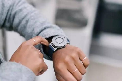 时尚配饰与身份认同的双重属性