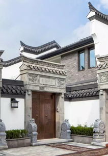 祠堂大门的朝向并没有固定的规定，  主要取决于以下因素：家族传统、地理环境、风水学说。