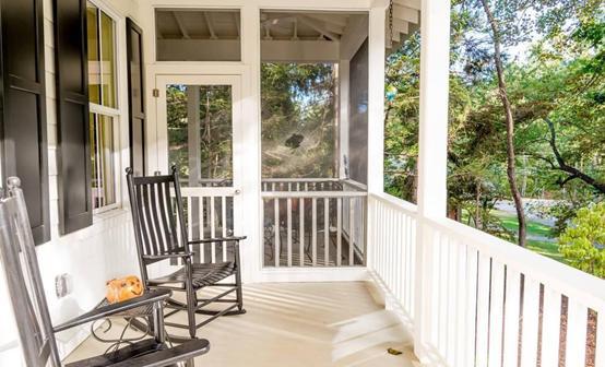 1. 气压压迫：高楼林立的峡谷效应