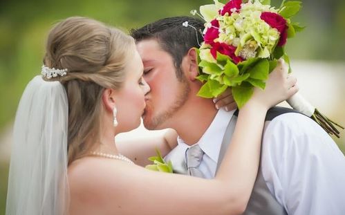 八字男命日主对配偶压制，彳艮爱老婆的男命有哪些特征呢？