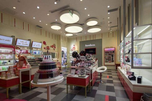 二、  店面装修：营造温馨舒适的环境