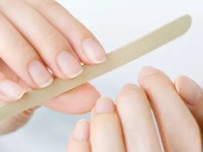 2026年1月和3月剪指甲分别有哪些吉日？