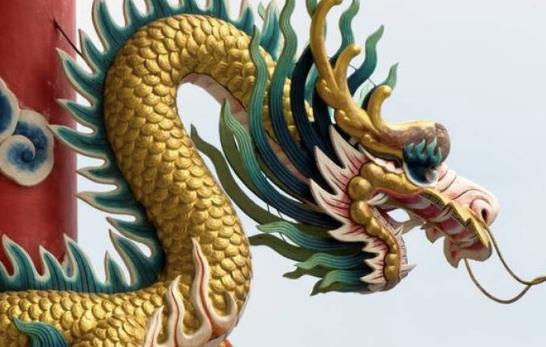 属龙的人性格是否大方善良，亿万富翁出生时辰有何特殊含义？