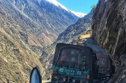 那次差点翻车的自驾经历