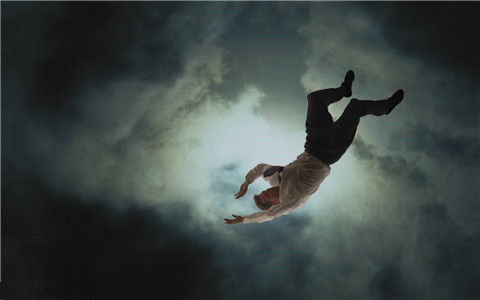 女人梦见从高处掉下来或跳下来预示着什么含义？