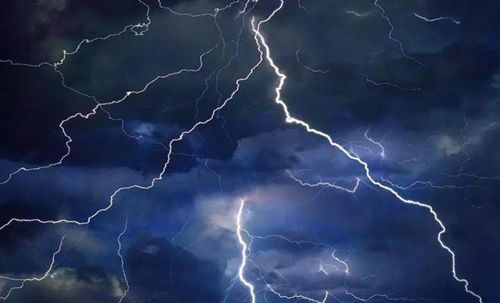 二、 雷电之忌：雷公神威下的季节禁忌