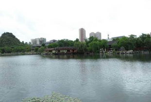 亭台楼阁：危房体验区