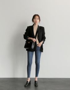 今天适合穿哪种专业范儿职业装，能展现最佳职场形象呢？