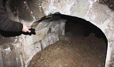 县志记载：祖坟扰乱与活人献祭