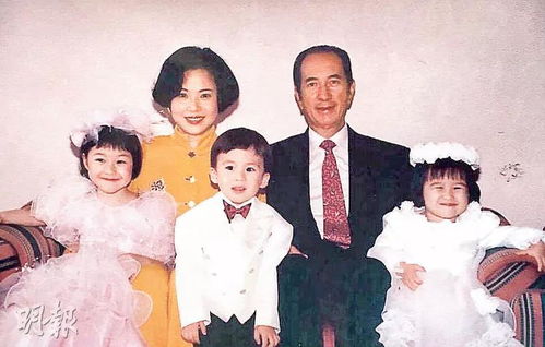 赌王何鸿燊四个老婆八字命理与最小儿子老婆八字有何不同？