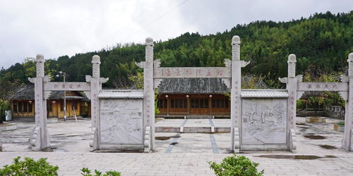 2026年酉山卯向适合哪些人安葬？求吉日推荐。