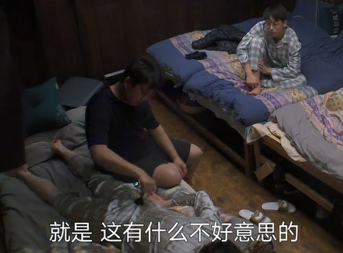 三、 叙事结构解析：碎片拼接与意义缺失
