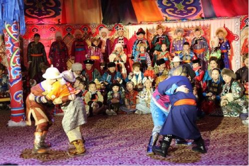 三、 西北地区维吾尔族的服饰艺术