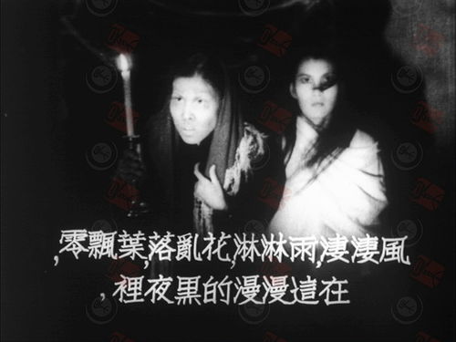 月光下的古墓，夜半歌声惊魂：这古墓里不容简单道隐藏着哪些惊悚的保密吗？