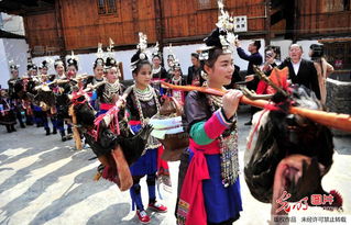 1. 行歌坐月：声波共振下的气场共鸣