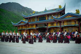 古色古香的木质结构与灯光设计