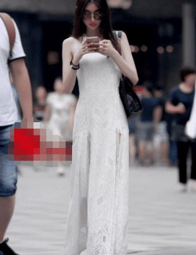 如何将今日穿搭提升美感？试试王者女性抹胸开叉裙搭配技巧？