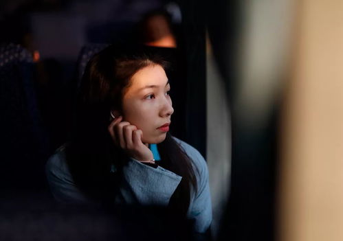 惊醒瞬间与现实恢复之间的对照解析